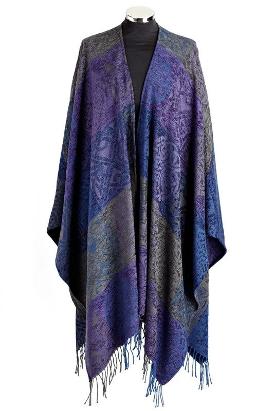 Calzeat Celtic Knot Ruana
Pewter