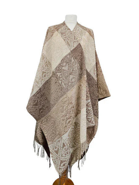 Calzeat Celtic Knot Ruana
Linen